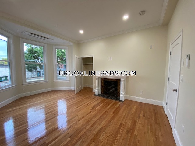 4 bed, 4+ bath apartment for rent at 12 Harris St Unit 1, Coolidge Corner — photo 21 of 41