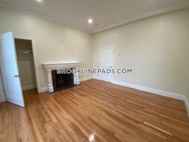 4 bed, 4+ bath apartment for rent at 12 Harris St Unit 1, Coolidge Corner — photo 22 of 41