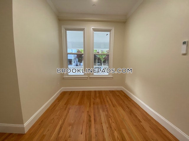 4 bed, 4+ bath apartment for rent at 12 Harris St Unit 1, Coolidge Corner — photo 23 of 41