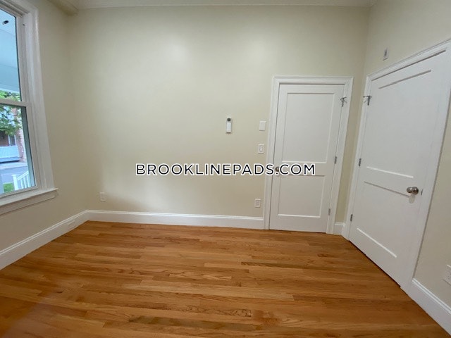 4 bed, 4+ bath apartment for rent at 12 Harris St Unit 1, Coolidge Corner — photo 24 of 41