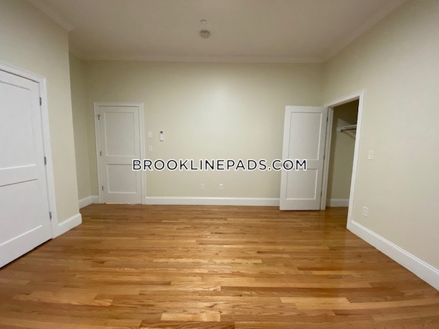 4 bed, 4+ bath apartment for rent at 12 Harris St Unit 1, Coolidge Corner — photo 28 of 41
