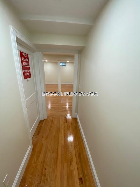 4 bed, 4+ bath apartment for rent at 12 Harris St Unit 1, Coolidge Corner — photo 31 of 41
