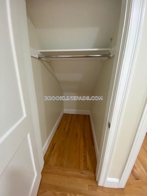 4 bed, 4+ bath apartment for rent at 12 Harris St Unit 1, Coolidge Corner — photo 32 of 41