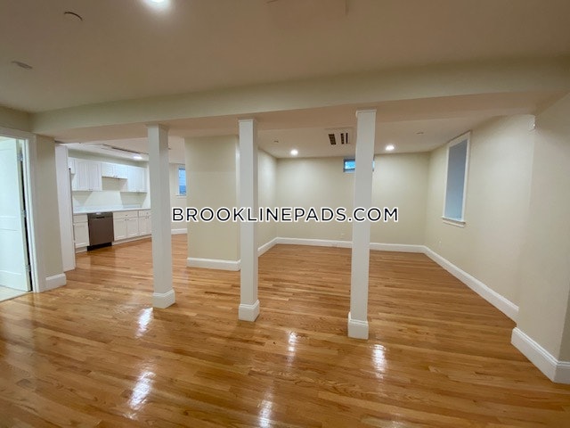 4 bed, 4+ bath apartment for rent at 12 Harris St Unit 1, Coolidge Corner — photo 33 of 41