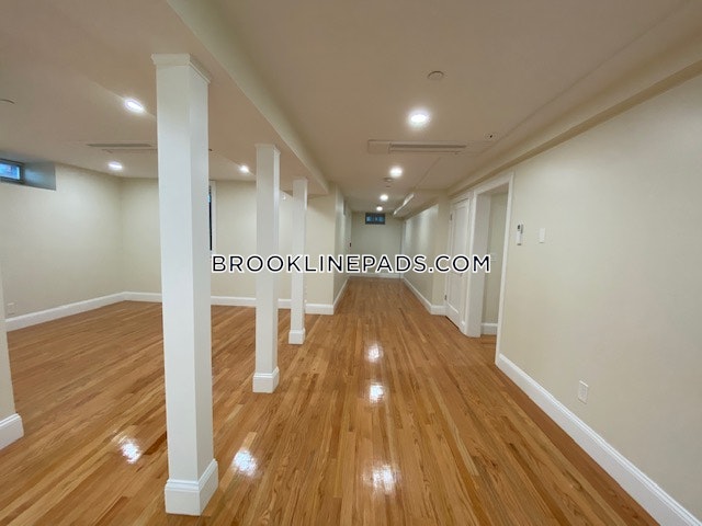 4 bed, 4+ bath apartment for rent at 12 Harris St Unit 1, Coolidge Corner — photo 34 of 41