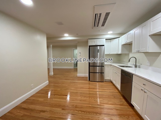 4 bed, 4+ bath apartment for rent at 12 Harris St Unit 1, Coolidge Corner — photo 35 of 41