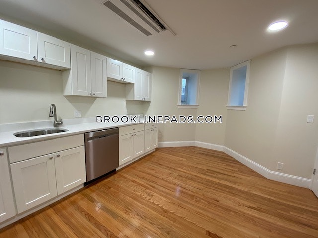 4 bed, 4+ bath apartment for rent at 12 Harris St Unit 1, Coolidge Corner — photo 2 of 41