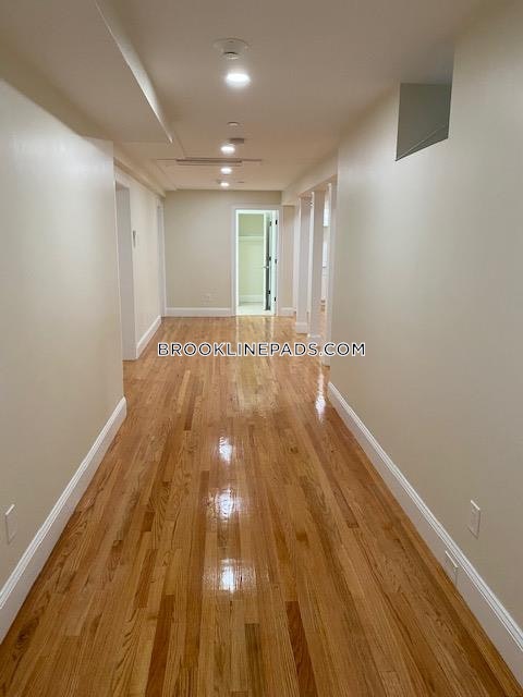 4 bed, 4+ bath apartment for rent at 12 Harris St Unit 1, Coolidge Corner — photo 6 of 41