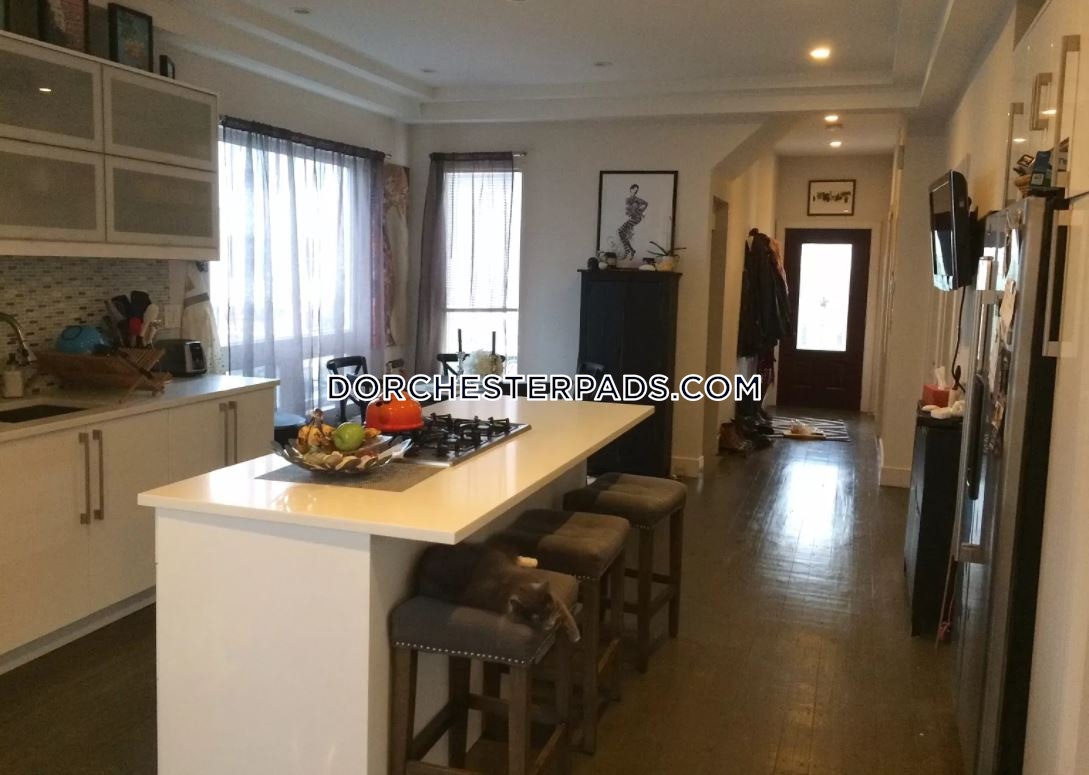 5 bed, 3 bath apartment for rent at 22-24 Harbor View Unit 1, Dorchester — photo 4 of 10