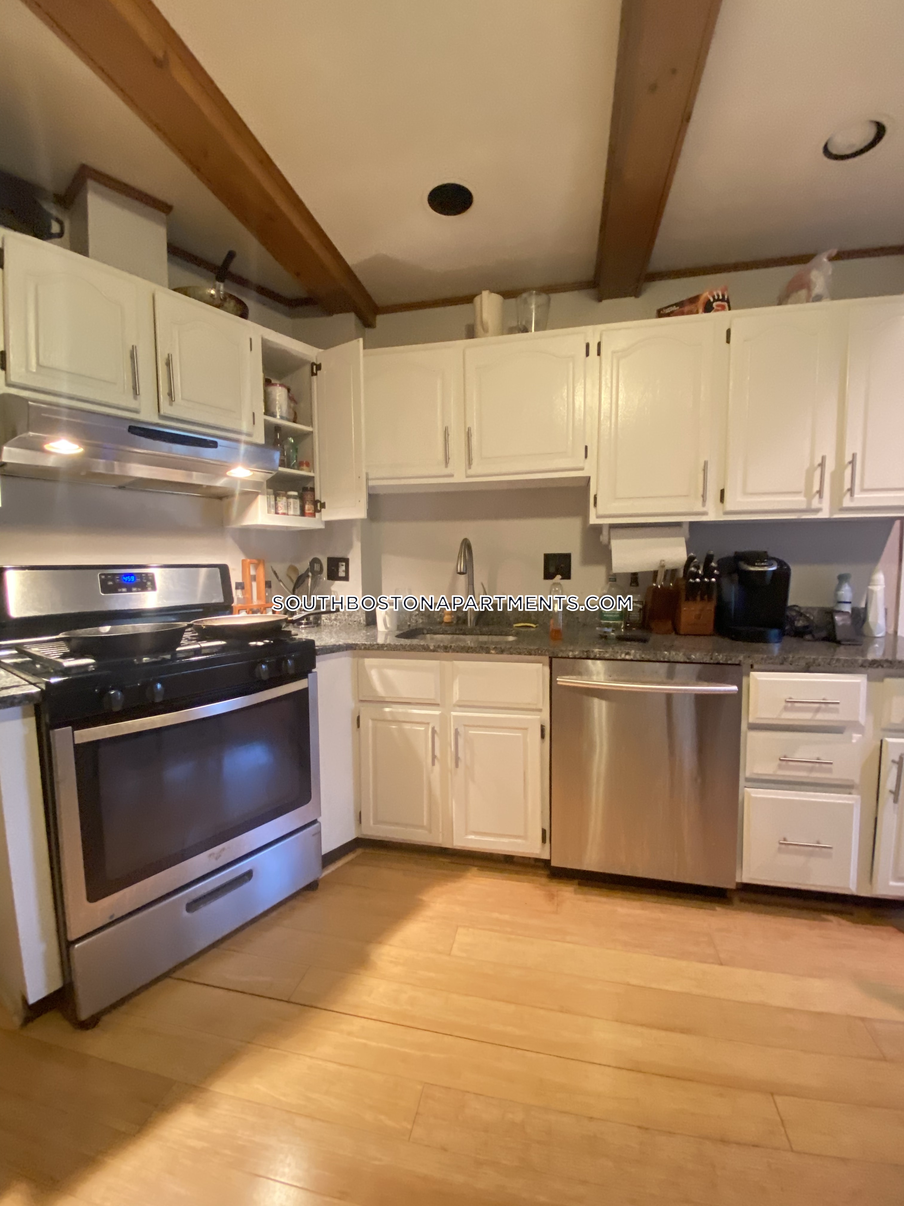3 bed, 1 bath apartment for rent at 895 East Broadway Unit 2, South Boston — photo 3 of 27