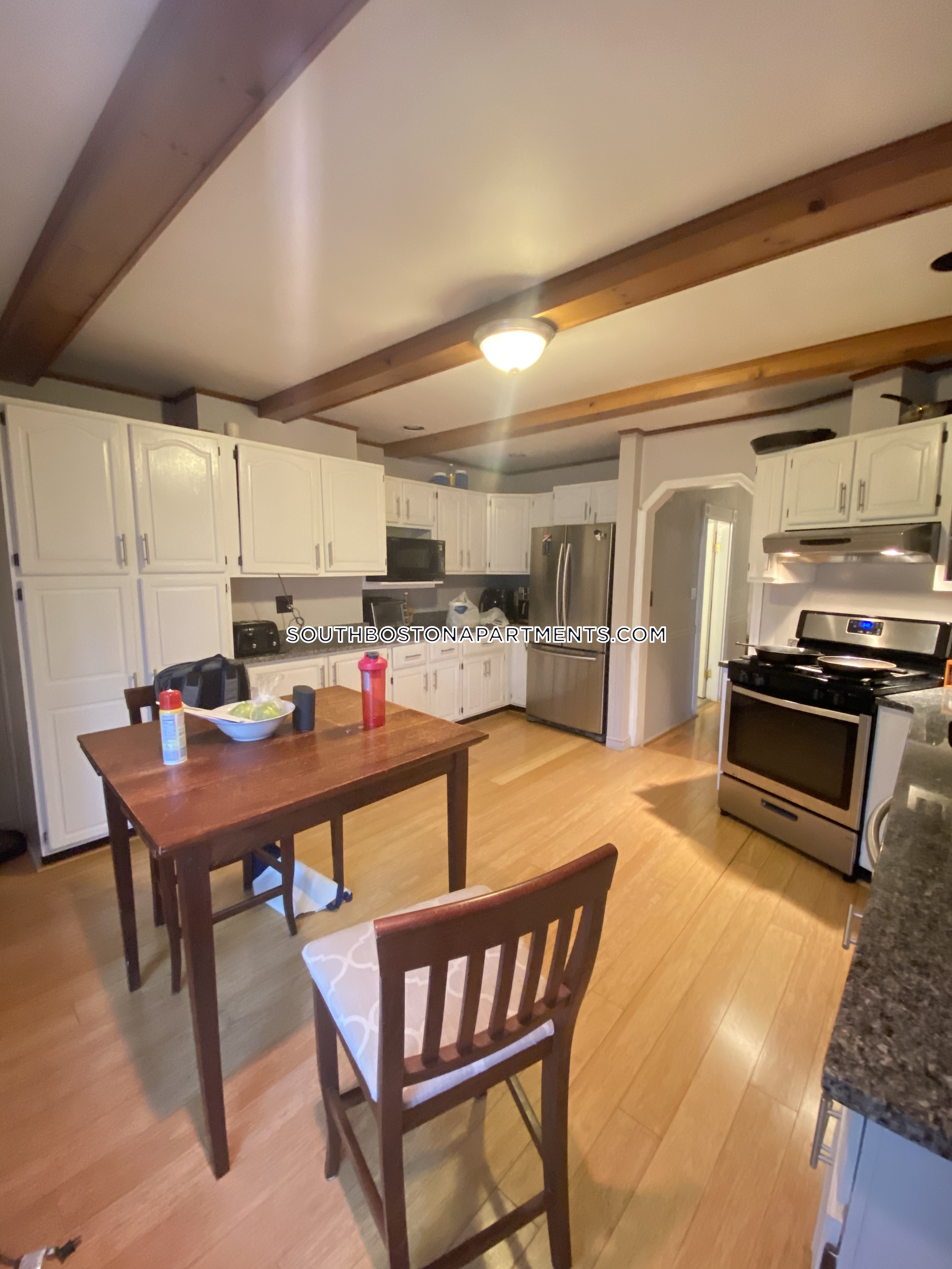 3 bed, 1 bath apartment for rent at 895 East Broadway Unit 2, South Boston — photo 6 of 27