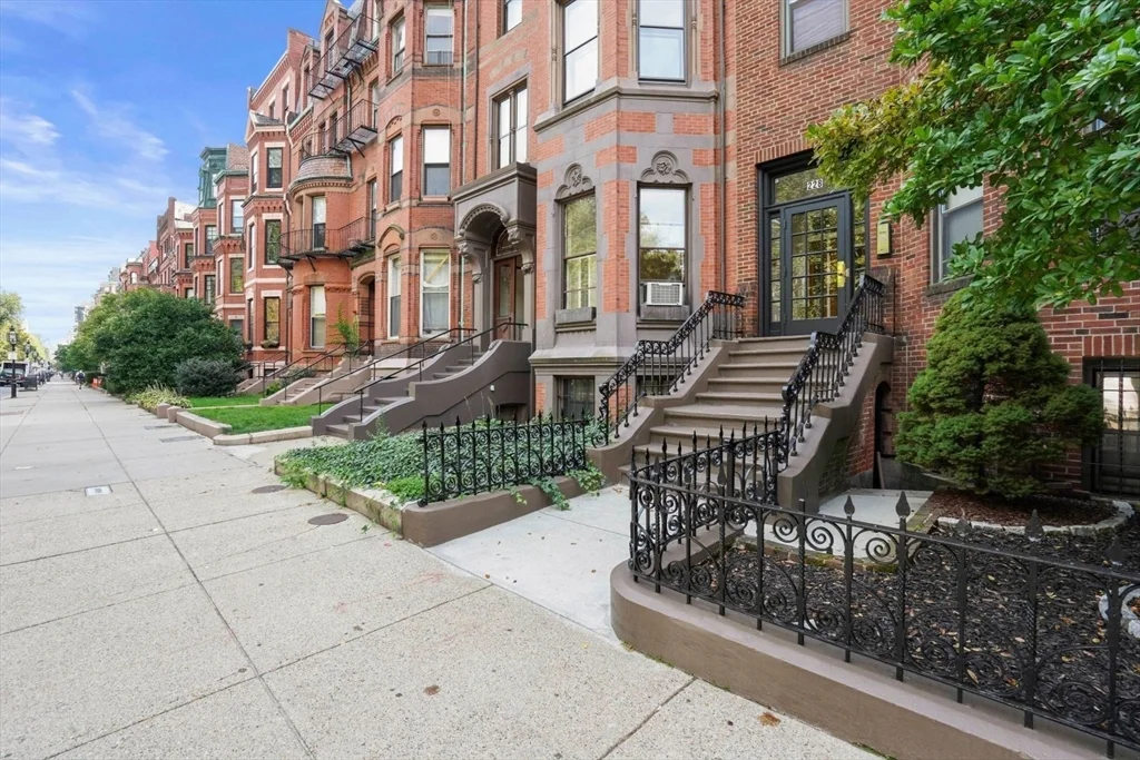 228 Commonwealth Ave, Back Bay