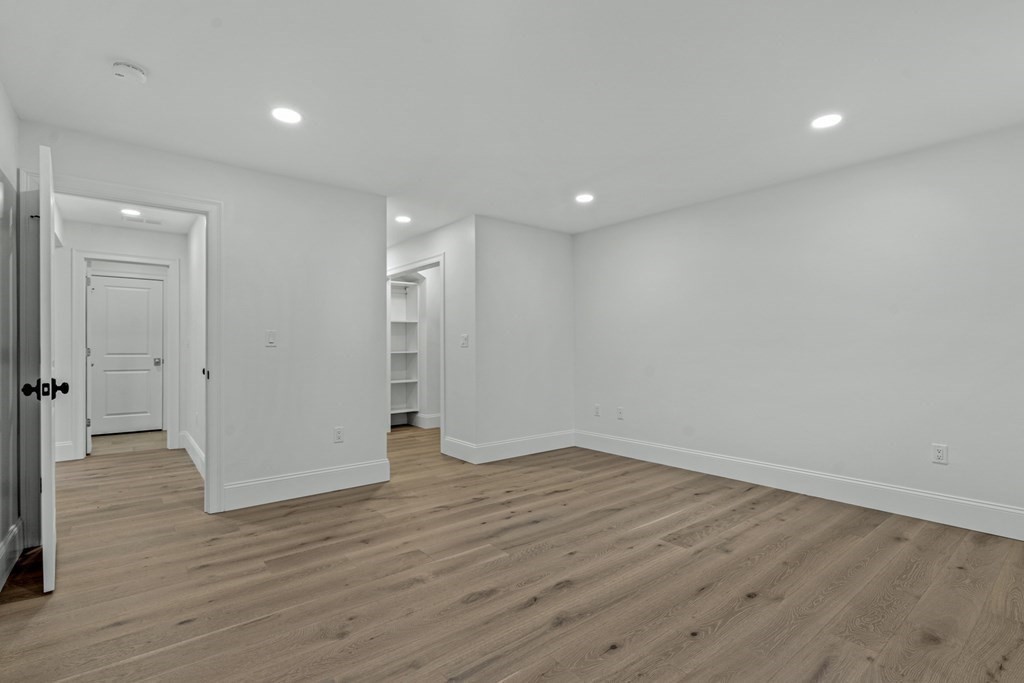 19 Lily Pond Ln, Lexington