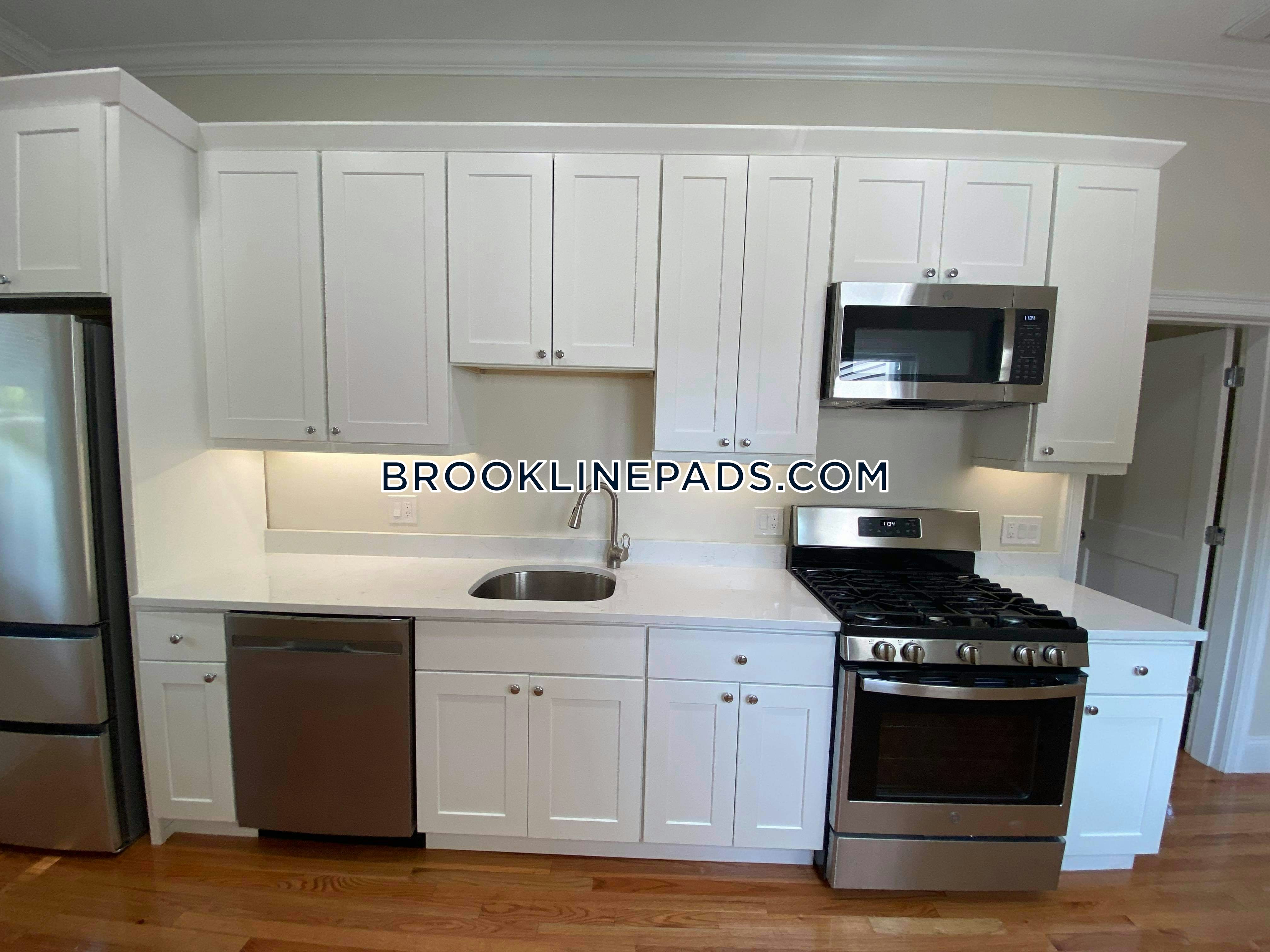 4 bed, 4+ bath apartment for rent at 12 Harris St Unit 1, Coolidge Corner — photo 1 of 41