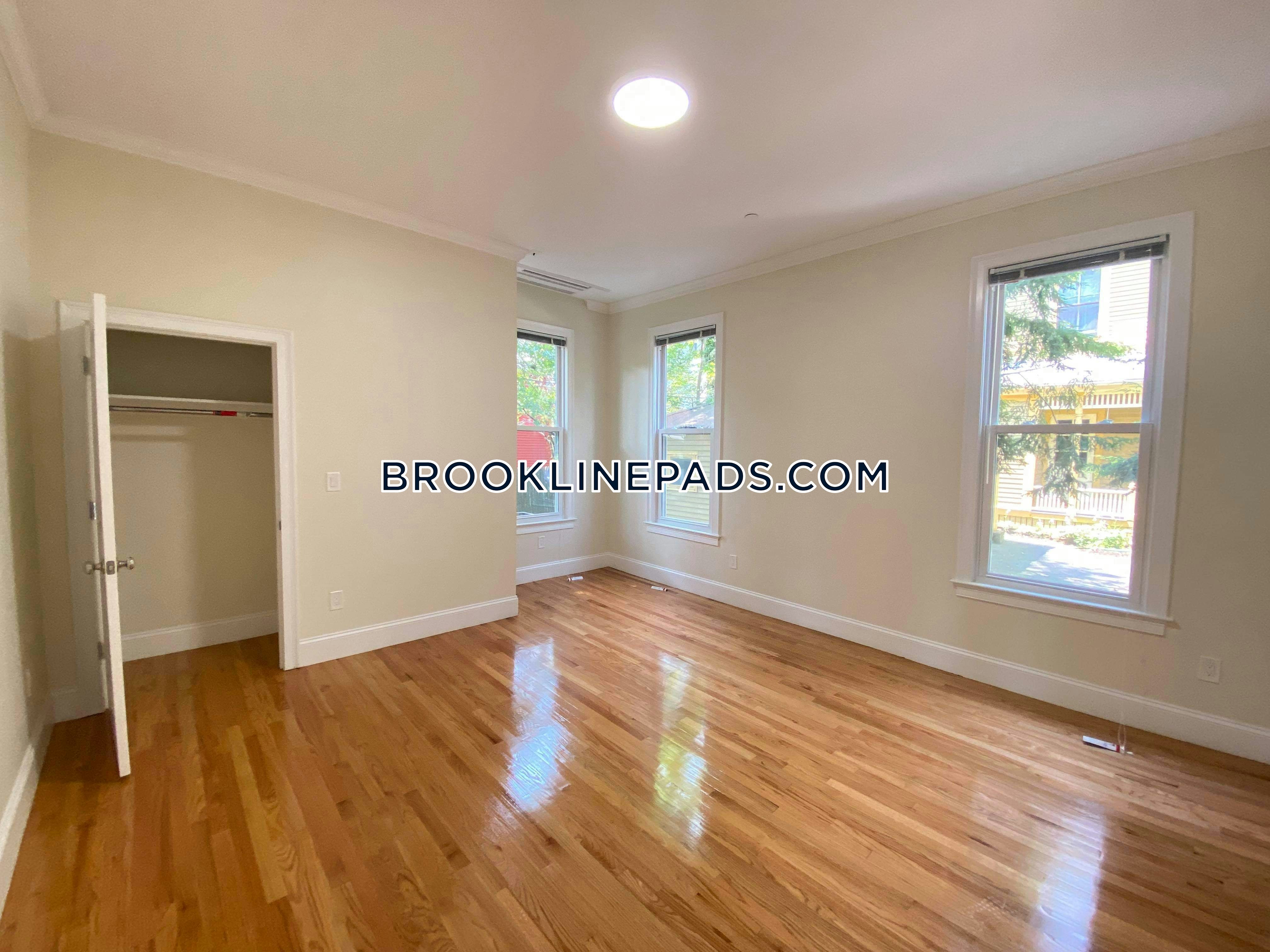 4 bed, 4+ bath apartment for rent at 12 Harris St Unit 1, Coolidge Corner — photo 11 of 41