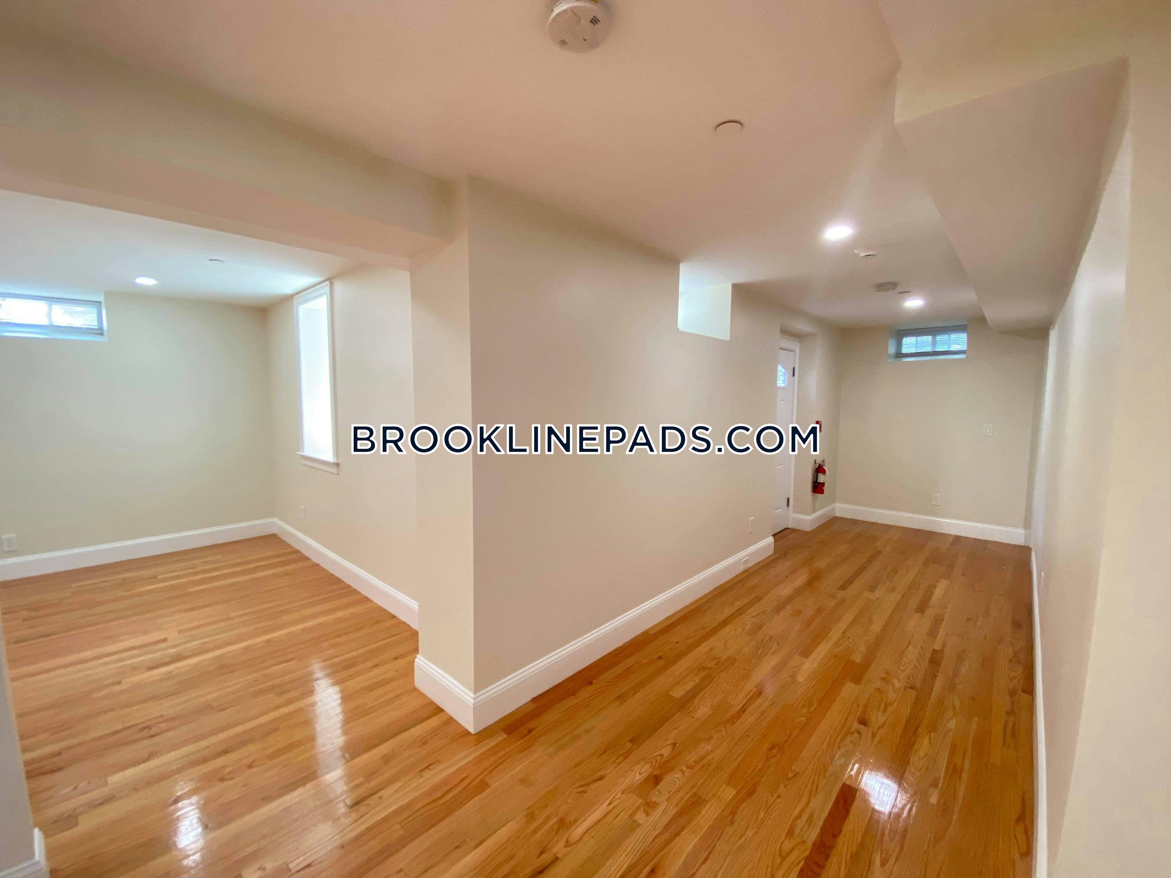 4 bed, 4+ bath apartment for rent at 12 Harris St Unit 1, Coolidge Corner — photo 12 of 41