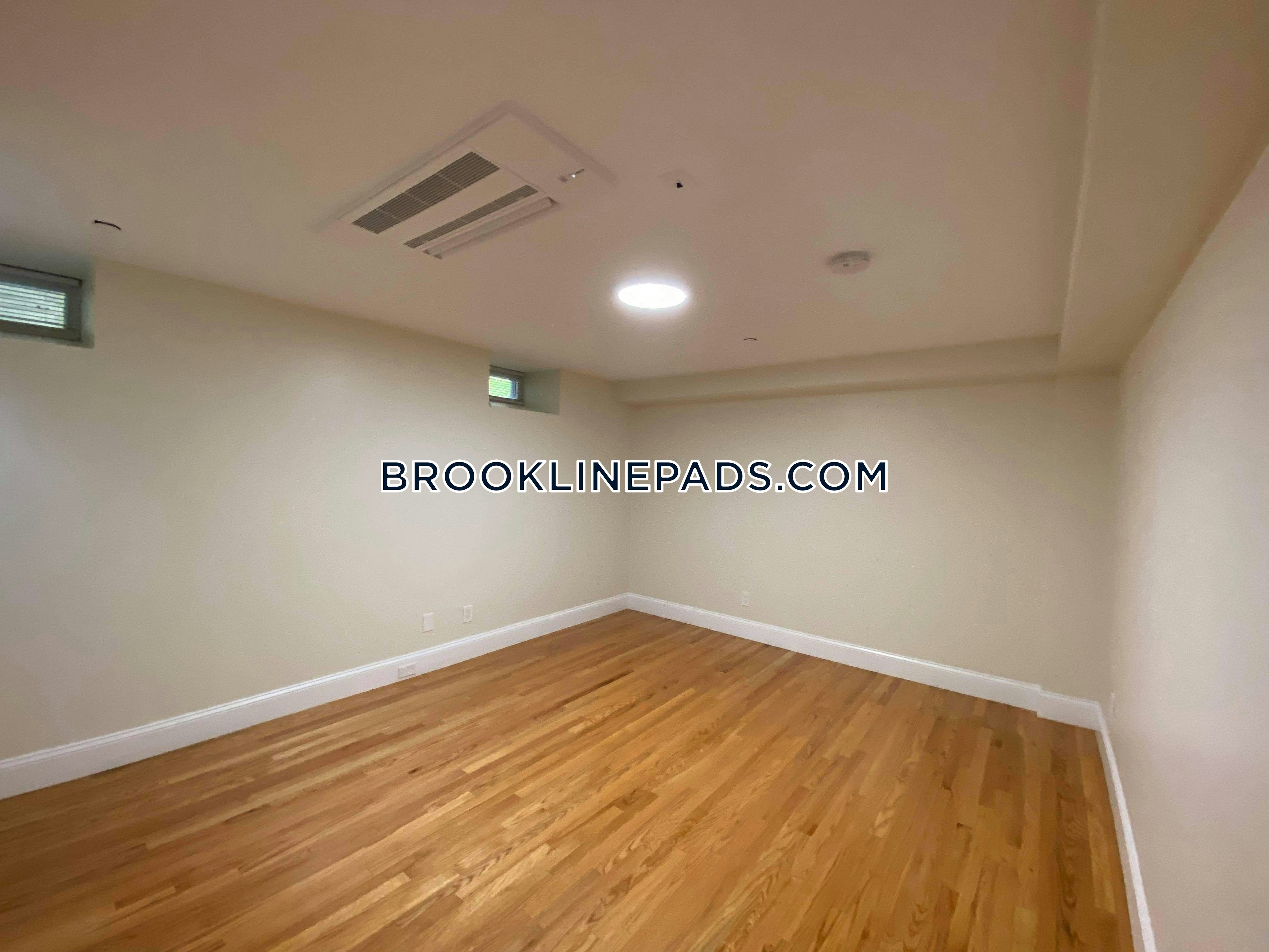 4 bed, 4+ bath apartment for rent at 12 Harris St Unit 1, Coolidge Corner — photo 13 of 41
