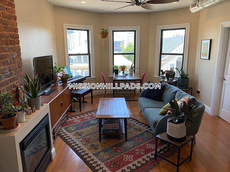 2 bed, 1 bath apartment for rent at 176 Hillside St Unit 201, Mission Hill — photo 2 of 15