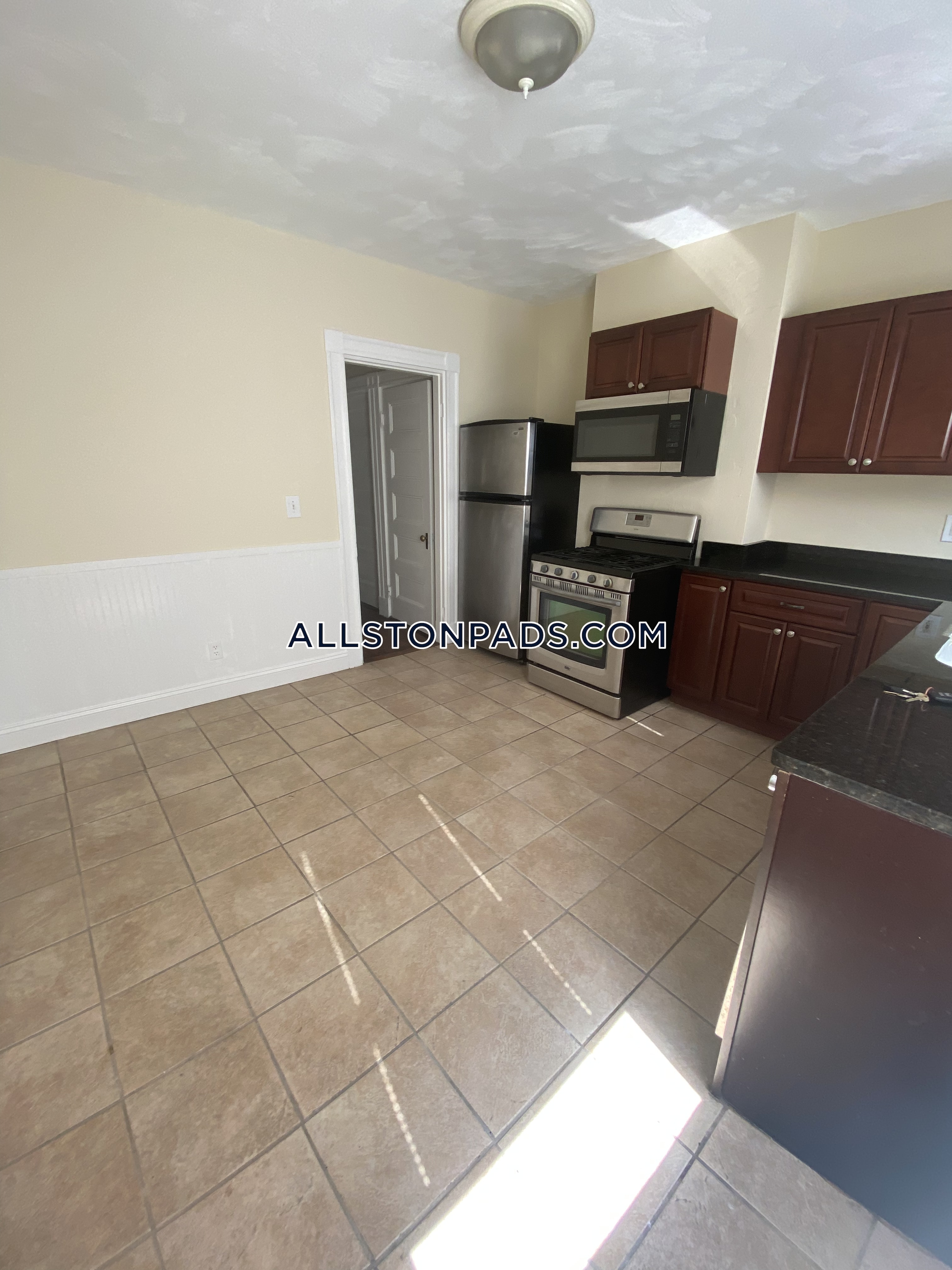 6 bed, 3 bath apartment for rent at 2 Alcott St Unit House, Allston — photo 14 of 28