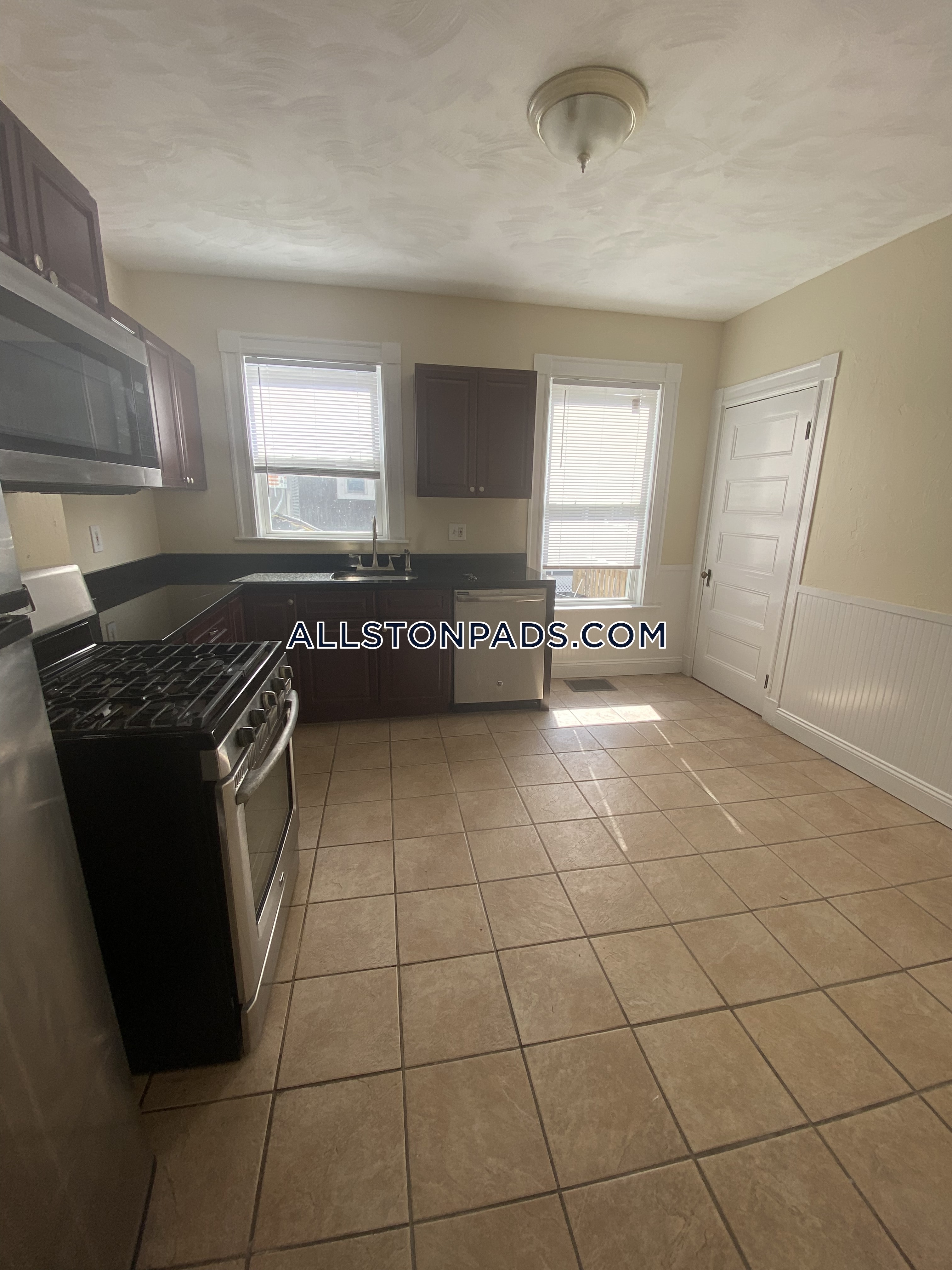 6 bed, 3 bath apartment for rent at 2 Alcott St Unit House, Allston — photo 7 of 28