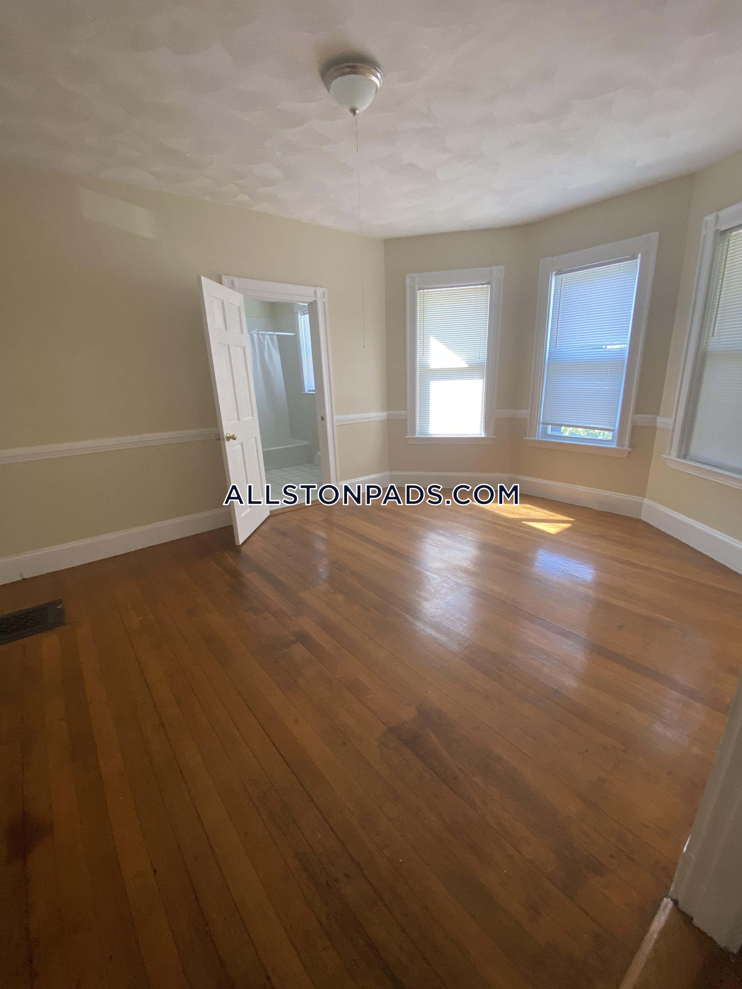 6 bed, 3 bath apartment for rent at 2 Alcott St Unit House, Allston — photo 8 of 28