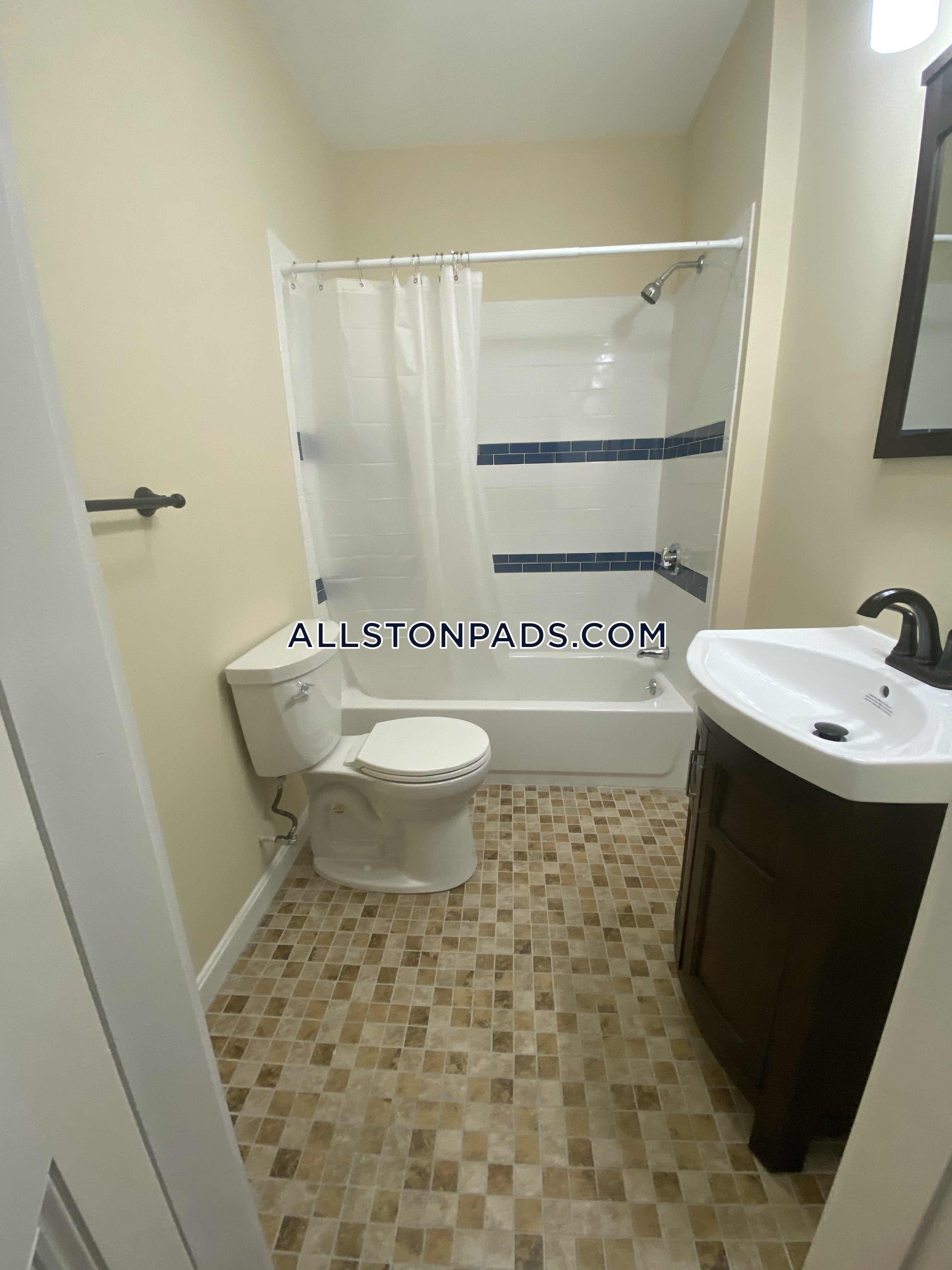 6 bed, 3 bath apartment for rent at 2 Alcott St Unit House, Allston — photo 10 of 28