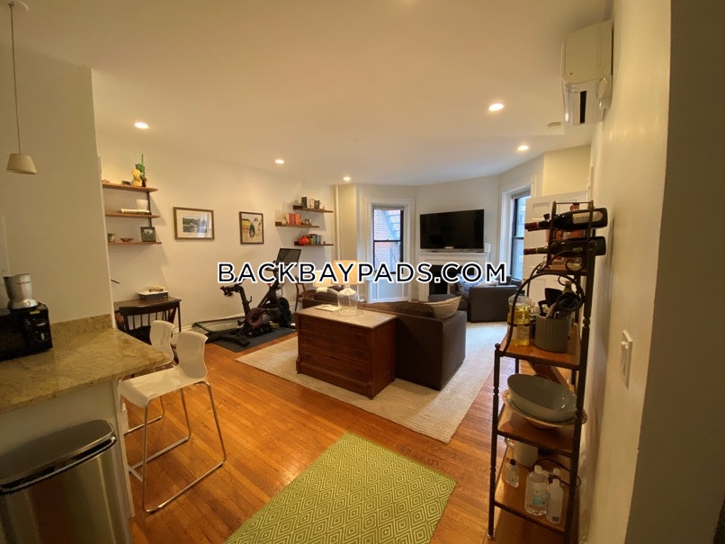 1 bed, 1 bath apartment for rent at 174 Newbury St Unit 4, Back Bay — photo 1 of 12