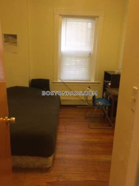 4 bed, 1 bath apartment for rent at 128 Day St Unit 3, Jamaica Plain — photo 6 of 7