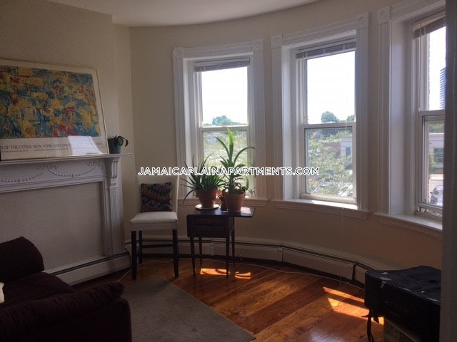 4 bed, 1 bath apartment for rent at 128 Day St Unit 3, Jamaica Plain — photo 2 of 7