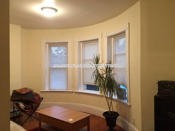 4 bed, 1 bath apartment for rent at 128 Day St Unit 3, Jamaica Plain — photo 3 of 7