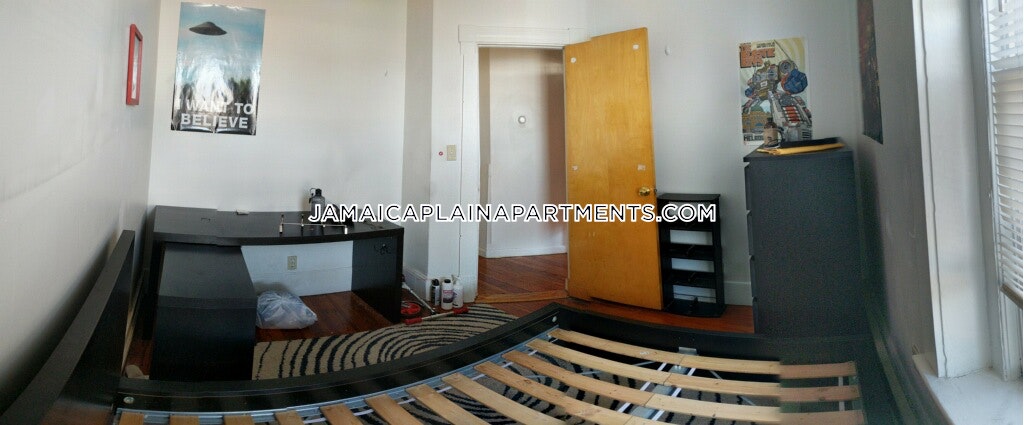 4 bed, 1 bath apartment for rent at 128 Day St Unit 3, Jamaica Plain — photo 5 of 7