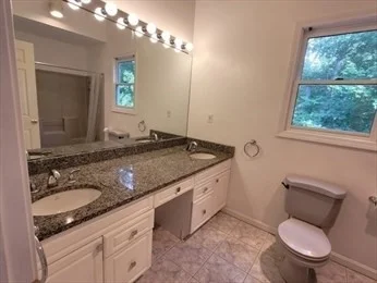 2399 Bay Rd, Sharon