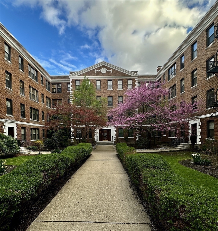 64 Queensberry, Fenway