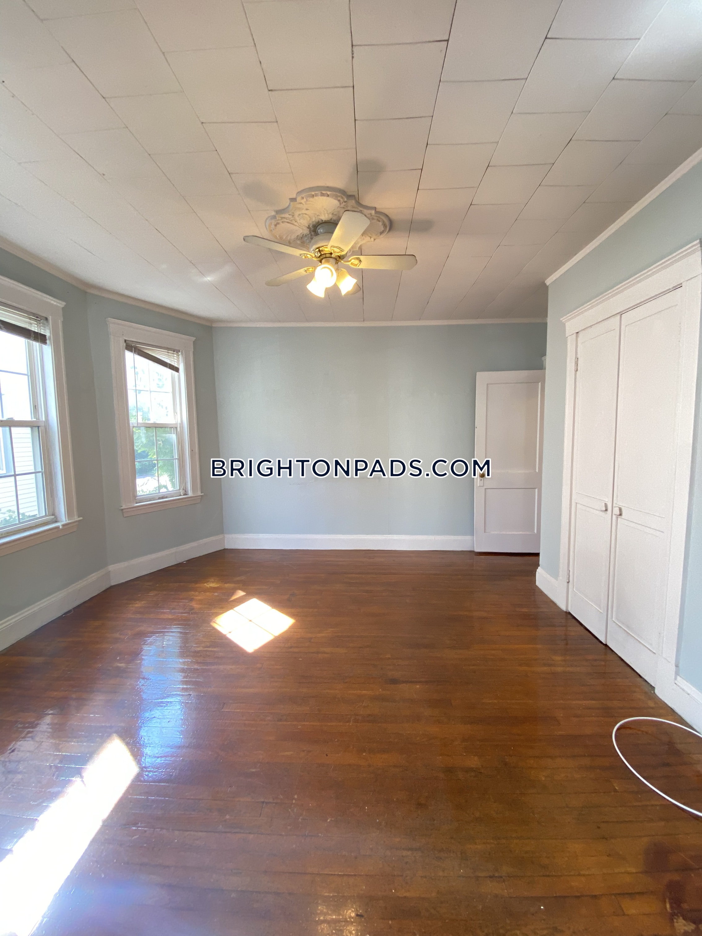 2 bed, 1 bath apartment for rent at 44 Fairbanks St Unit 1, Brighton — photo 2 of 10
