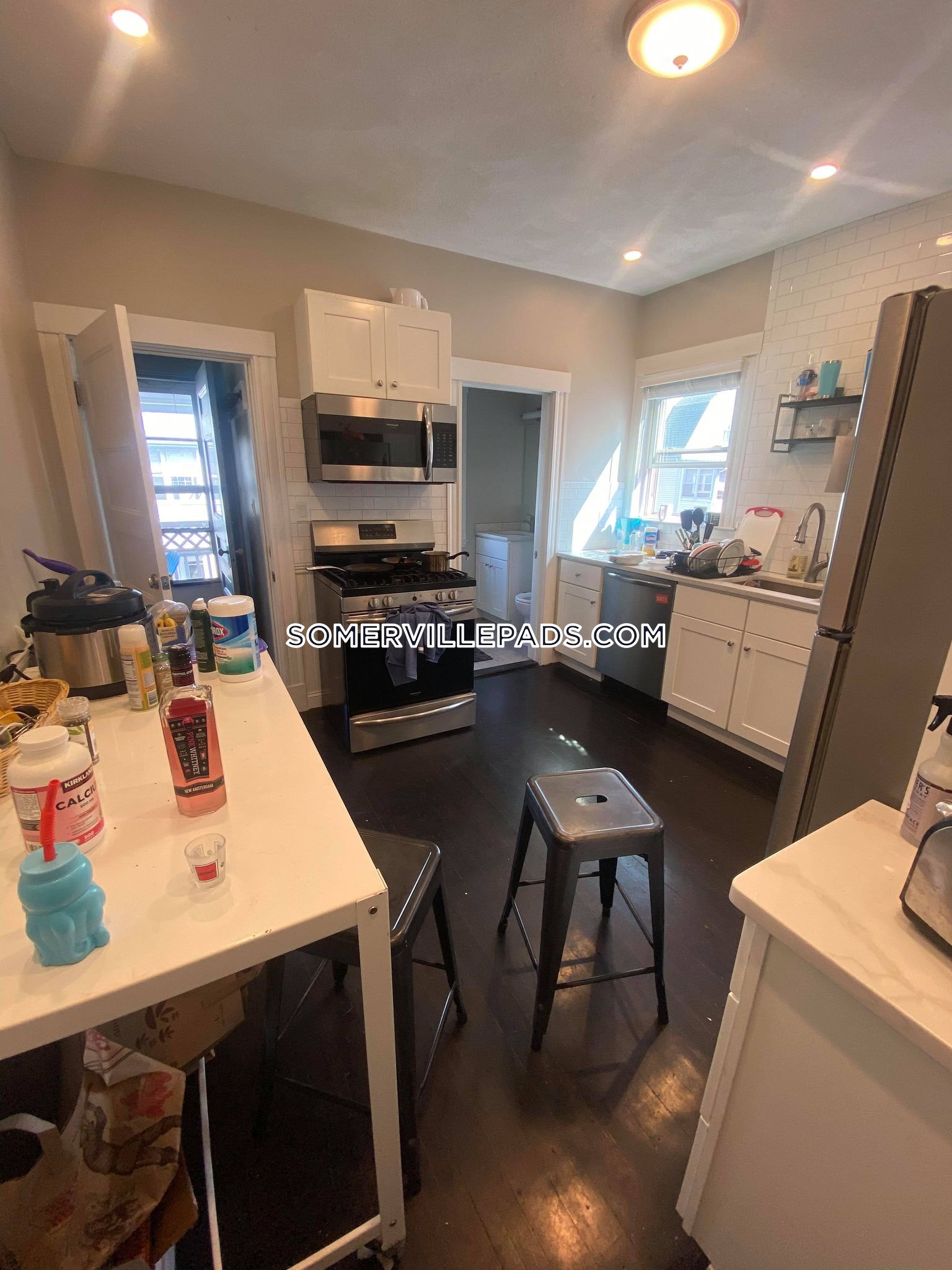 6 bed, 2 bath apartment for rent at 69 Bromfield Rd Unit 2, Davis Square — photo 5 of 12