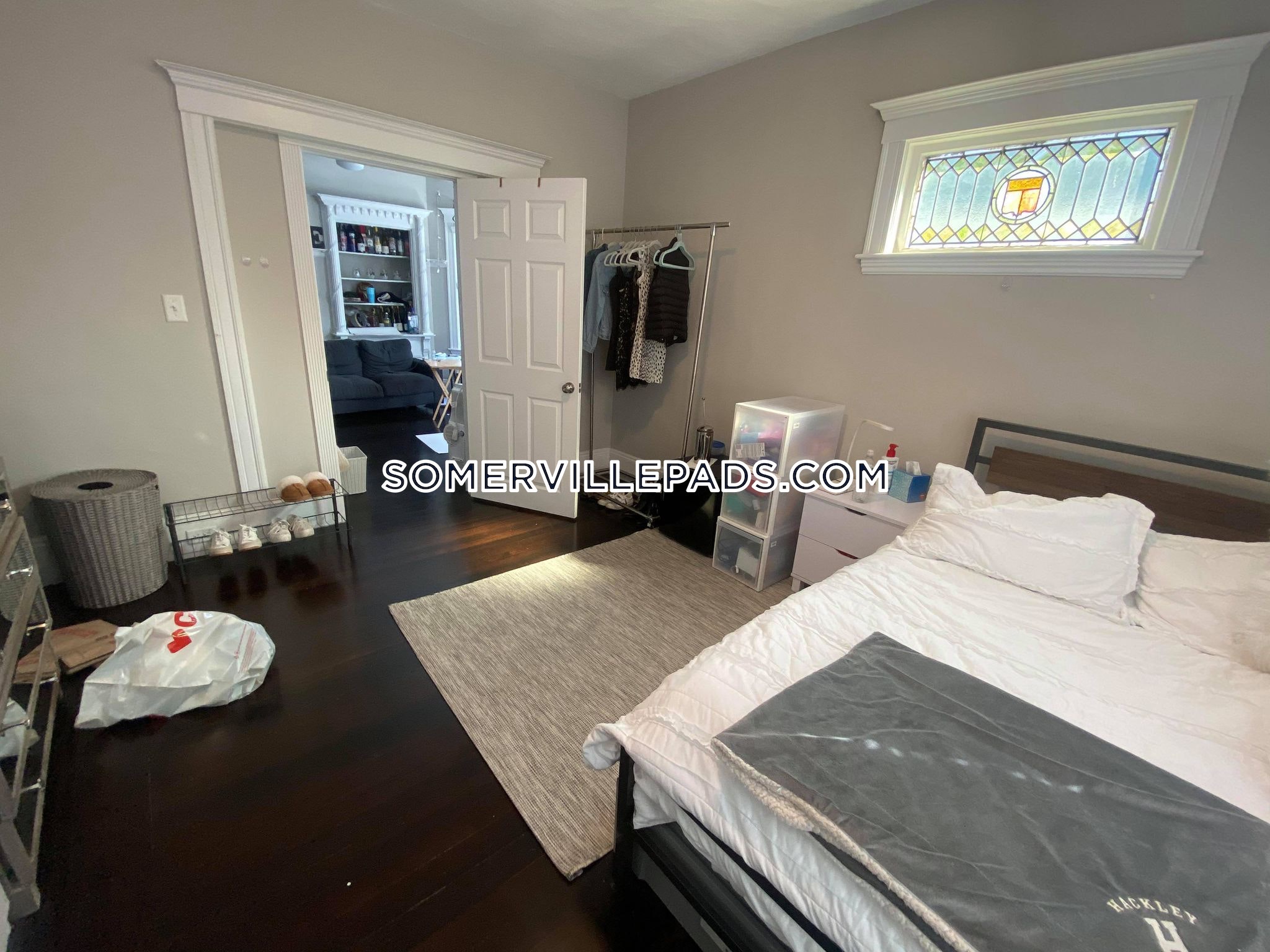 6 bed, 2 bath apartment for rent at 69 Bromfield Rd Unit 2, Davis Square — photo 2 of 12