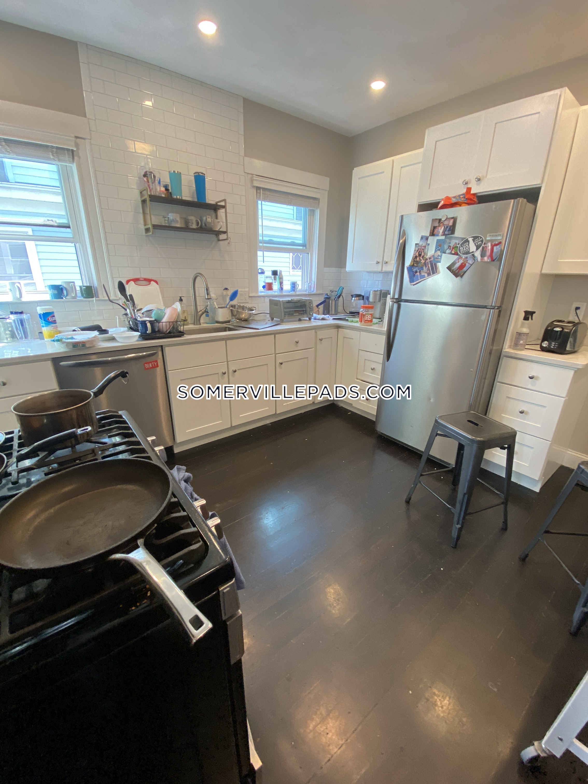 6 bed, 2 bath apartment for rent at 69 Bromfield Rd Unit 2, Davis Square — photo 10 of 12