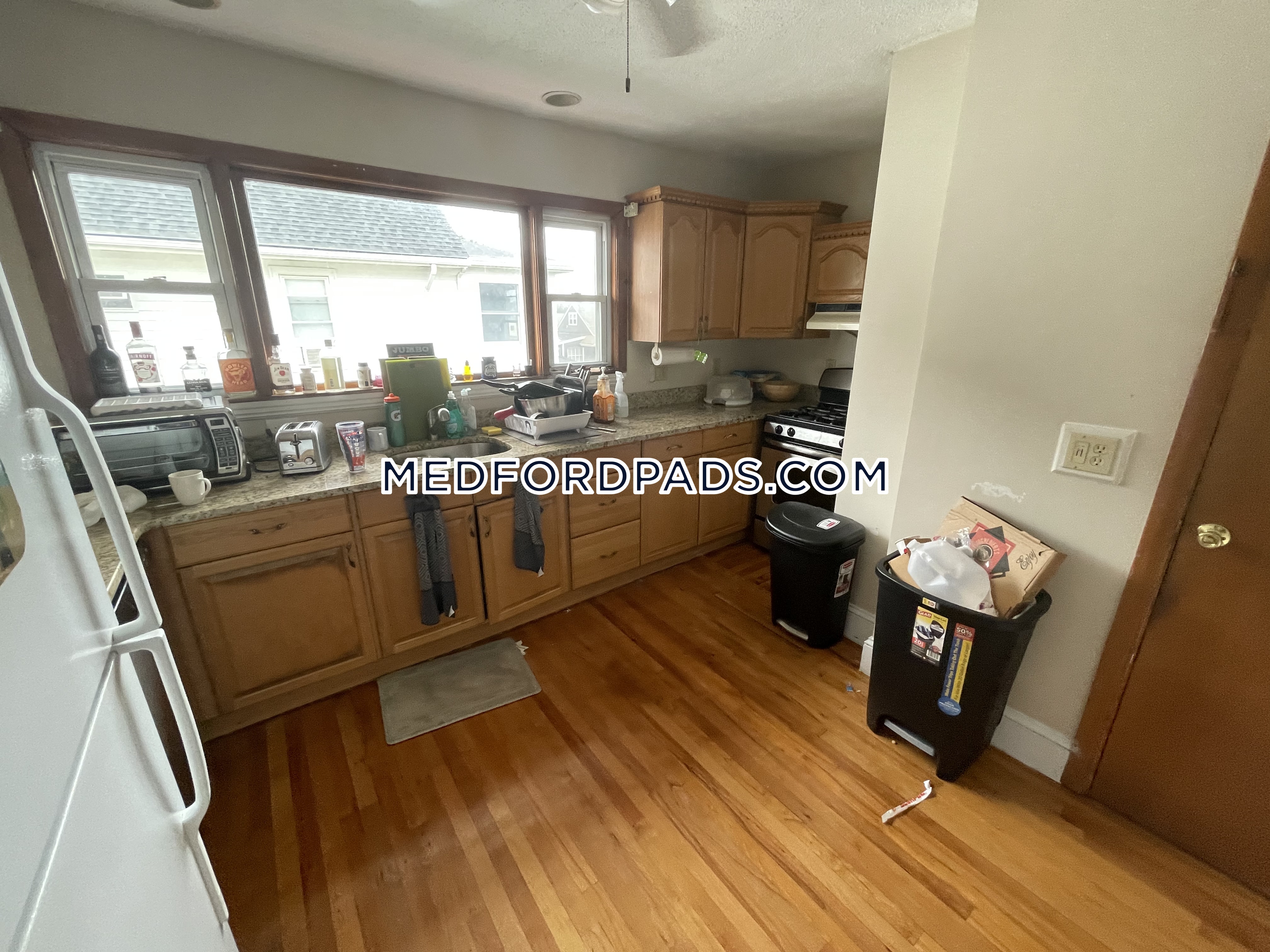 4 bed, 1 bath apartment for rent at 89 Hillsdale Rd Unit 2, Medford — photo 3 of 14