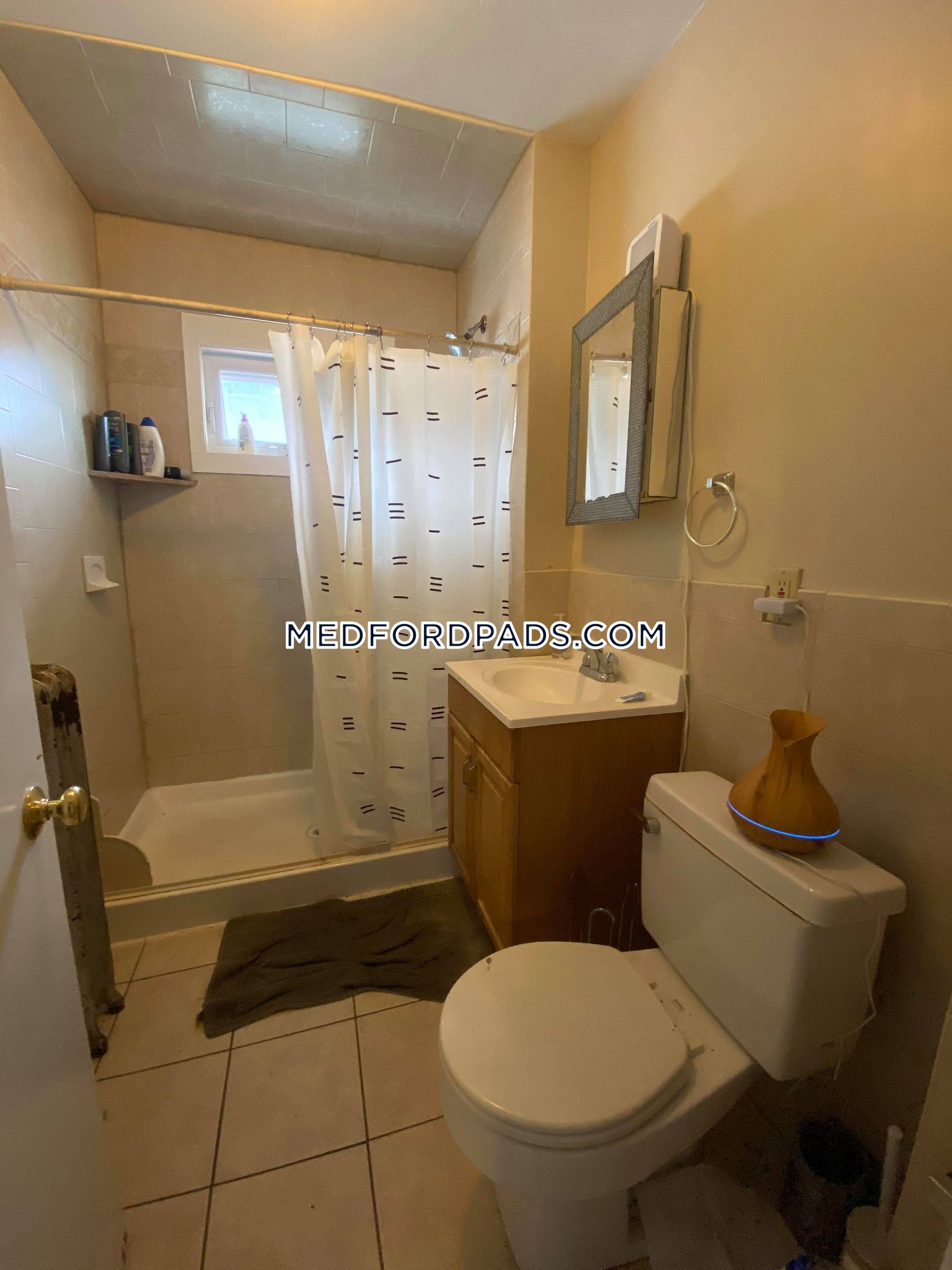 4 bed, 1 bath apartment for rent at 89 Hillsdale Rd Unit 2, Medford — photo 13 of 14