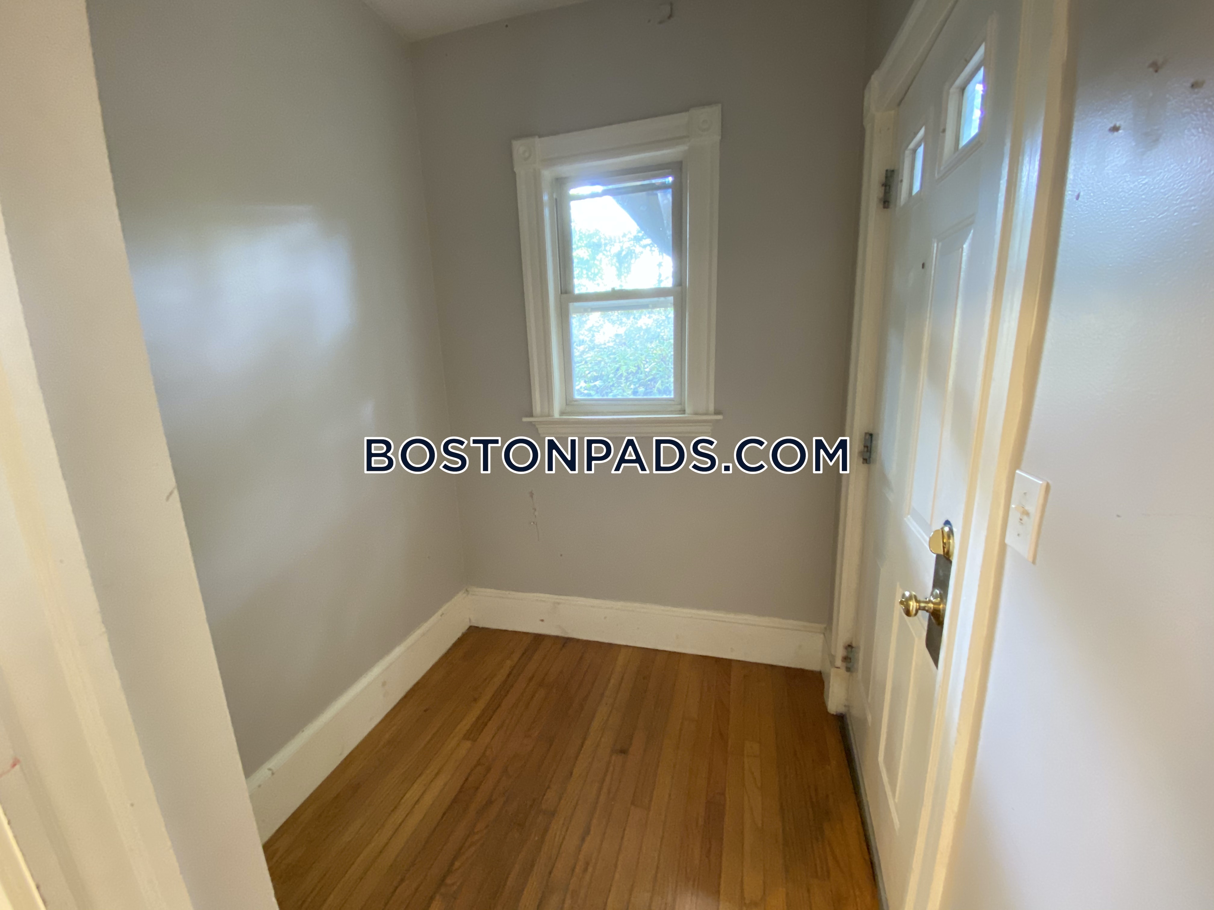 5 bed, 2.5 bath apartment for rent at 62 Ridgemont St Unit U1, Allston — photo 4 of 23