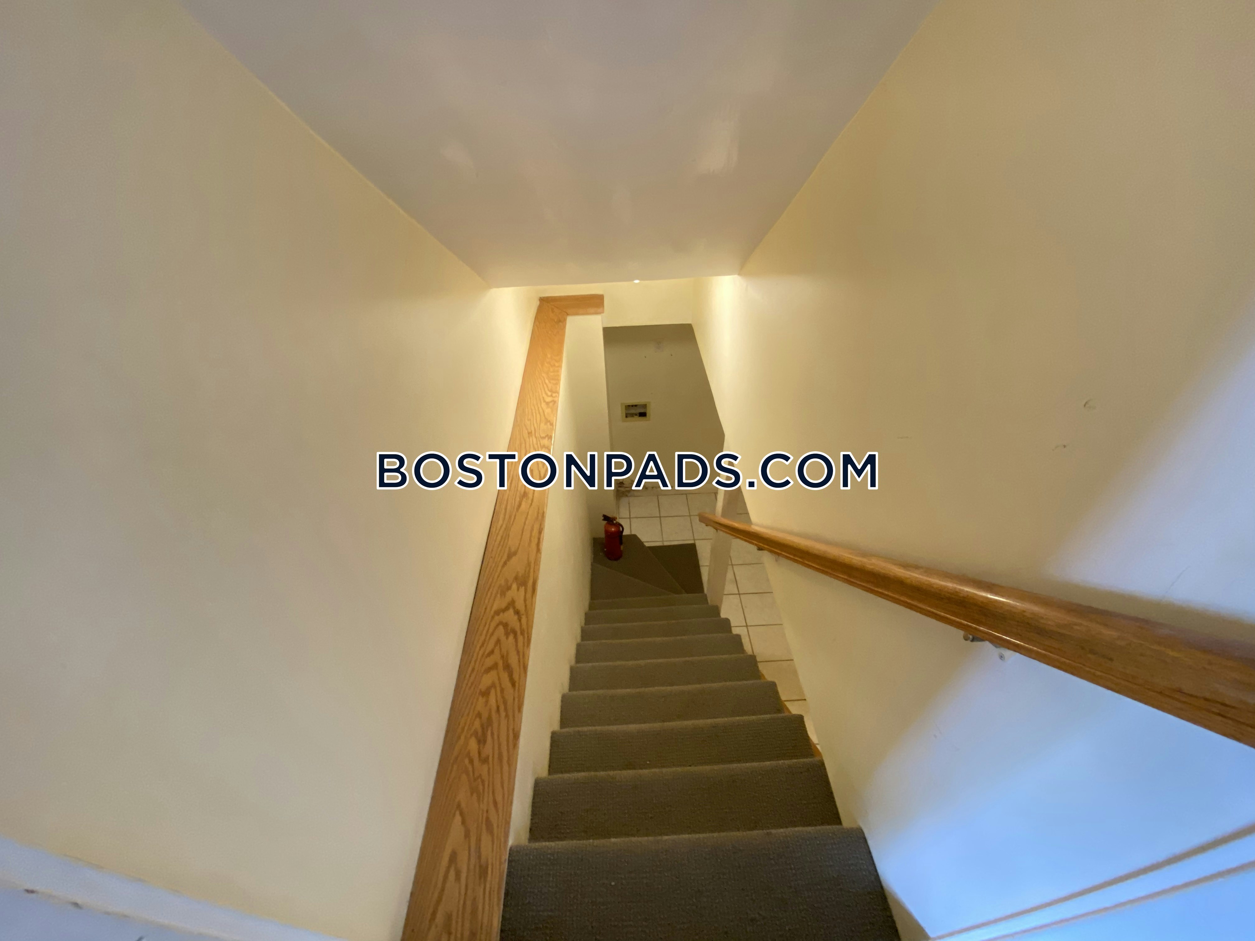5 bed, 2.5 bath apartment for rent at 62 Ridgemont St Unit U1, Allston — photo 9 of 23
