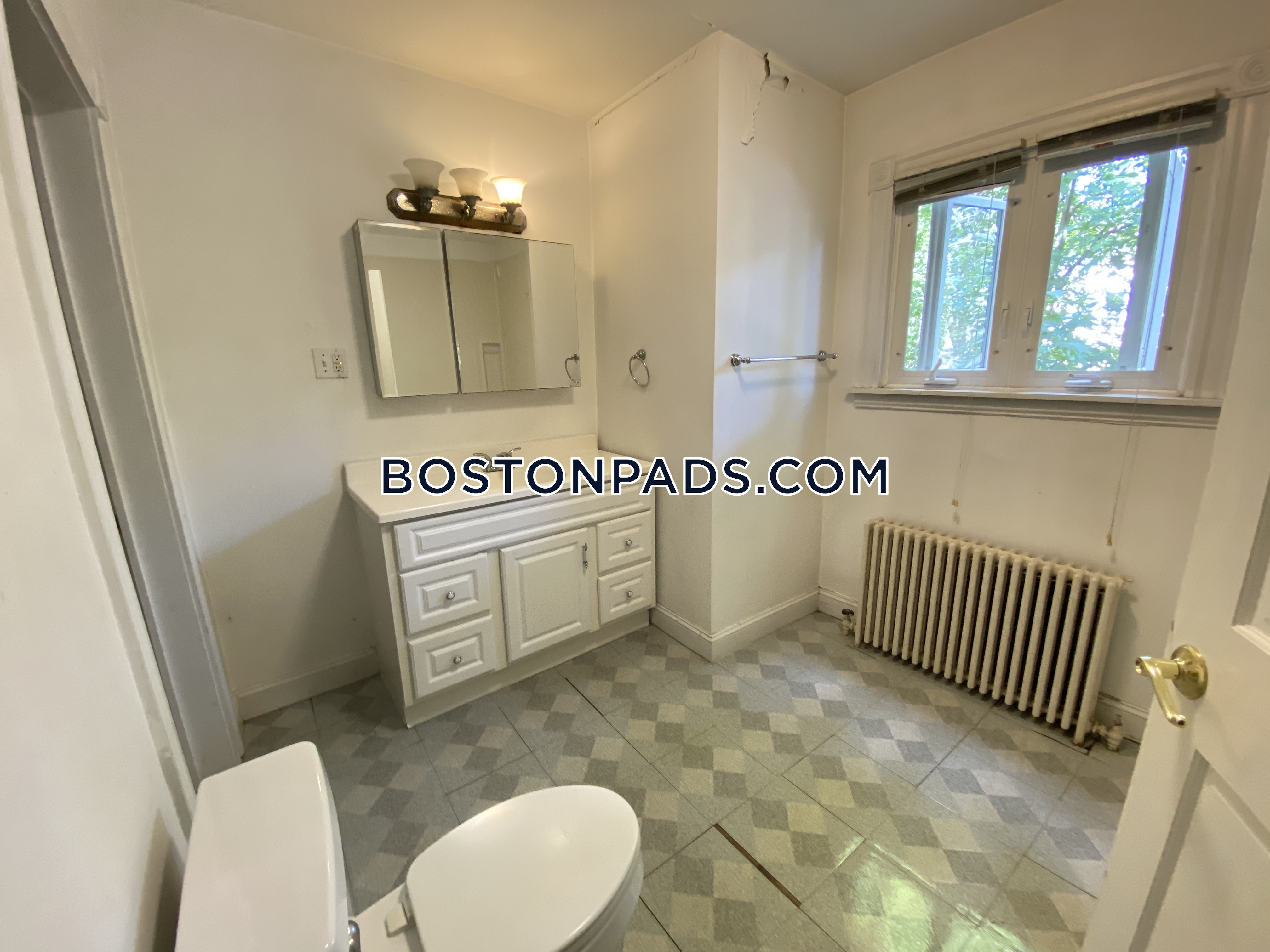 5 bed, 2.5 bath apartment for rent at 62 Ridgemont St Unit U1, Allston — photo 21 of 23