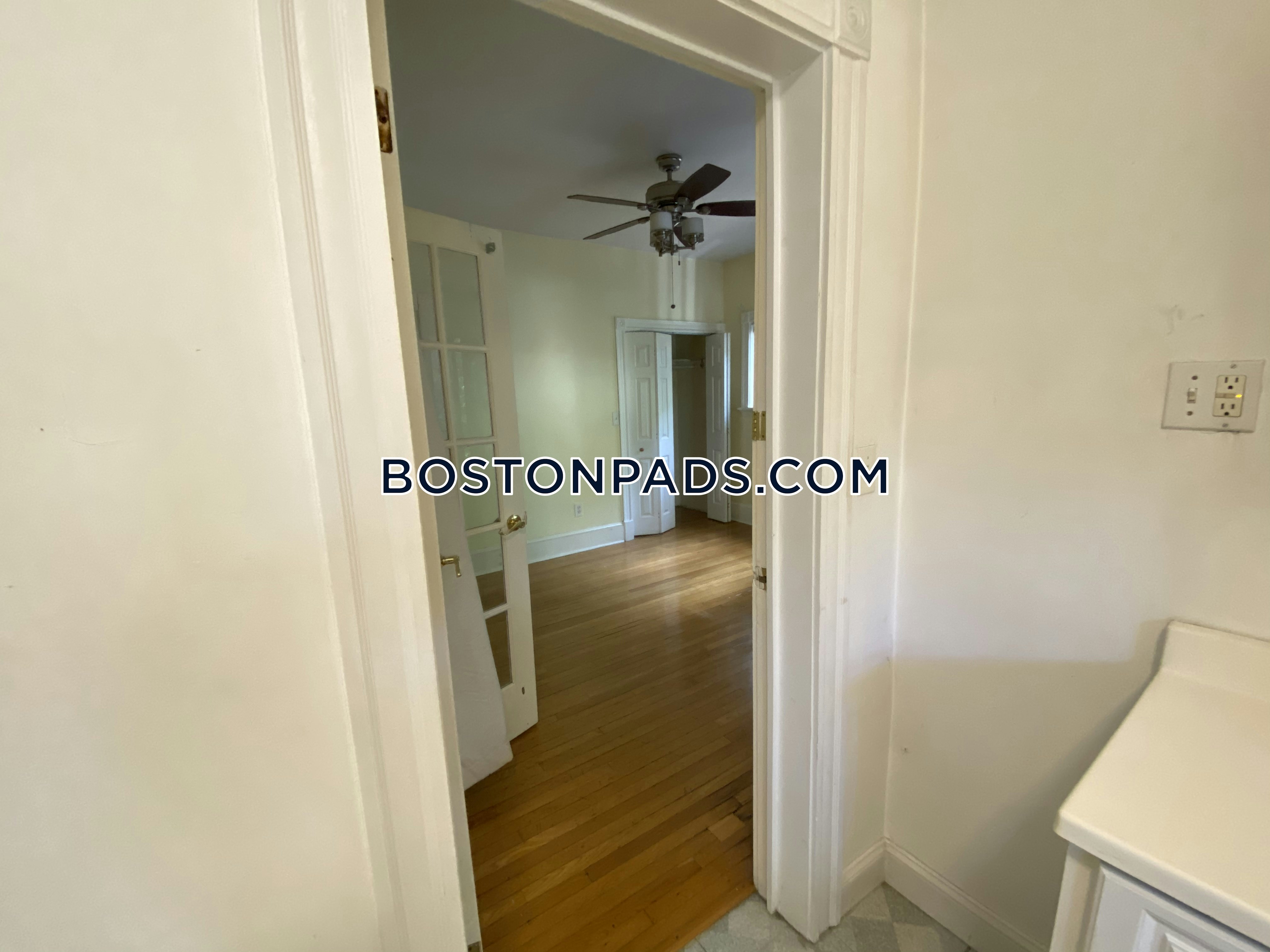 5 bed, 2.5 bath apartment for rent at 62 Ridgemont St Unit U1, Allston — photo 14 of 23