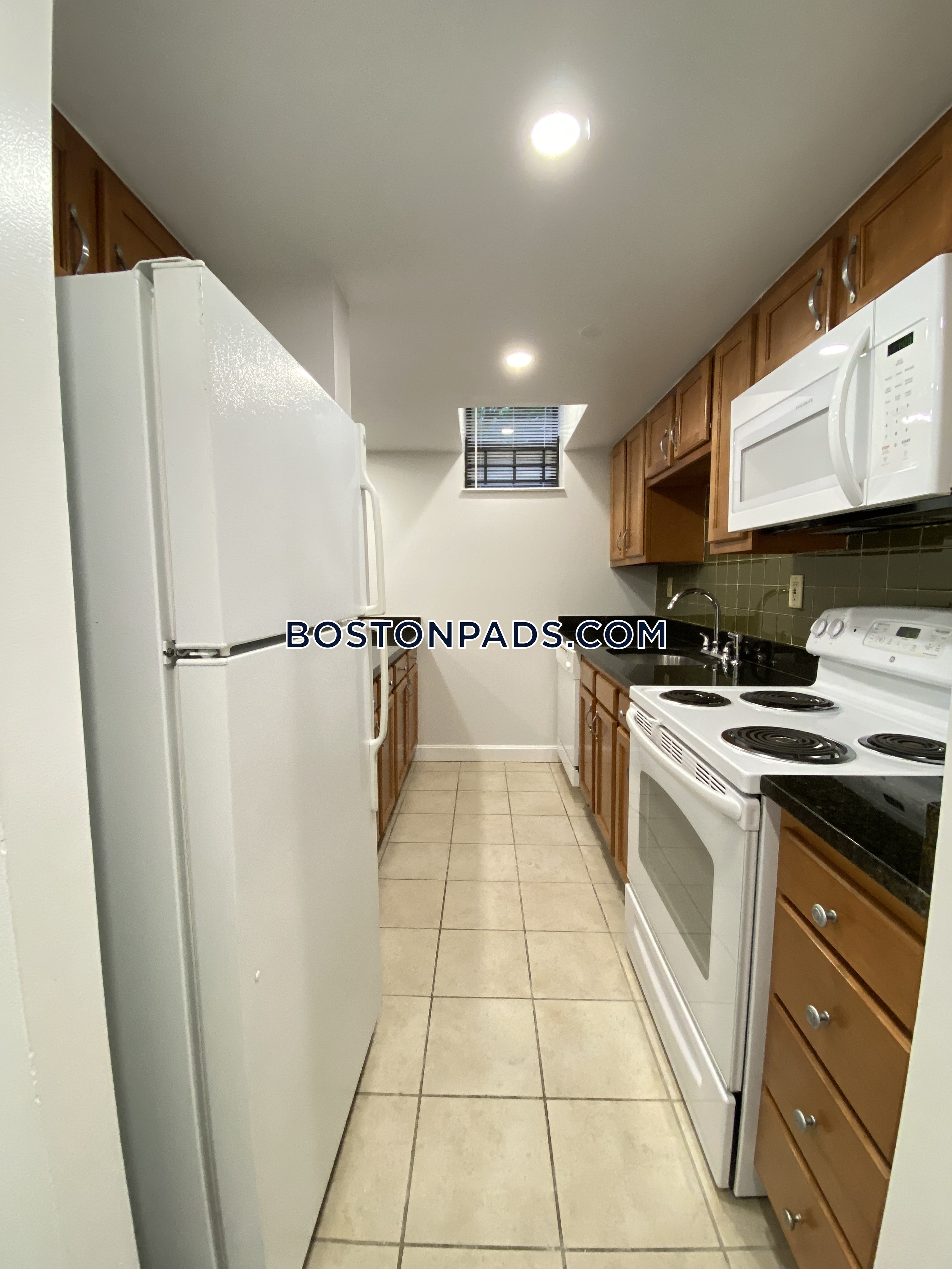 1 bed, 1 bath apartment for rent at 104 Queensberry St Unit Bb, Fenway — photo 3 of 13