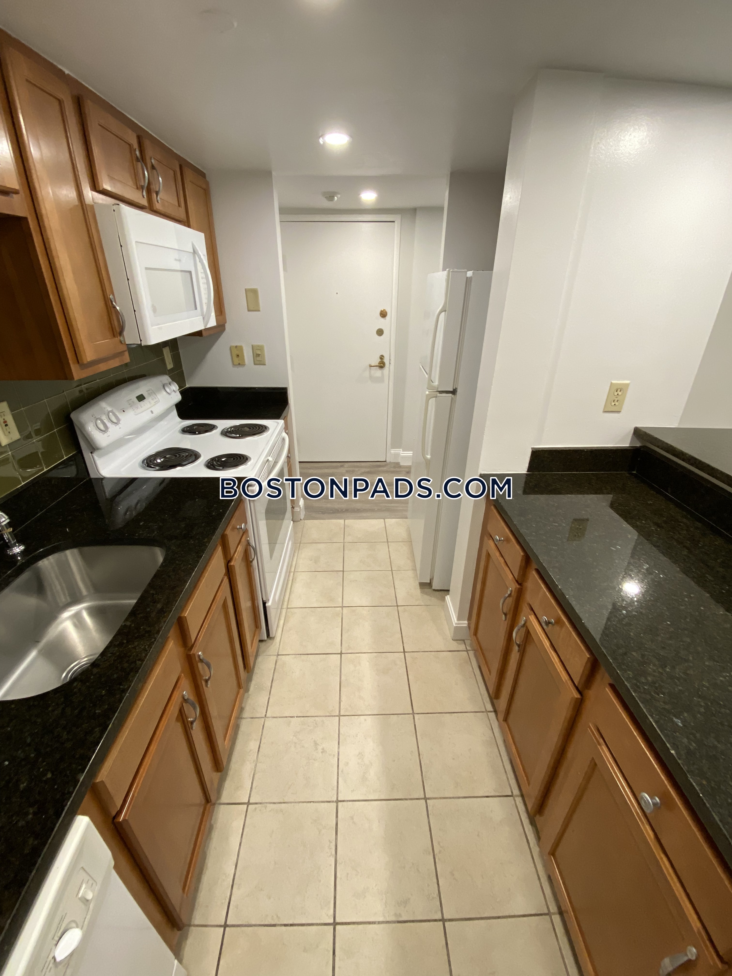 1 bed, 1 bath apartment for rent at 104 Queensberry St Unit Bb, Fenway — photo 6 of 13