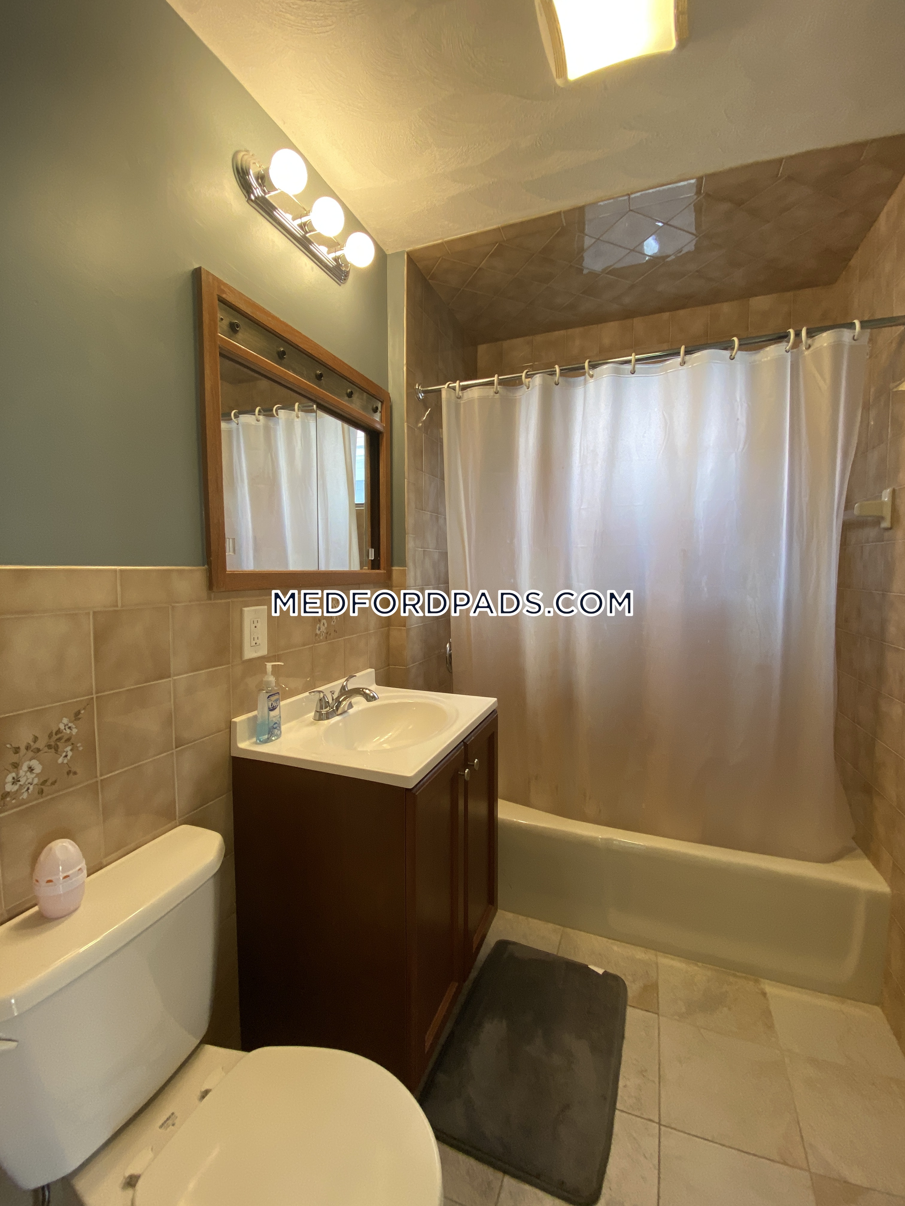 5 bed, 2 bath apartment for rent at 23 Berwick Rd Unit 2, Tufts University — photo 17 of 20