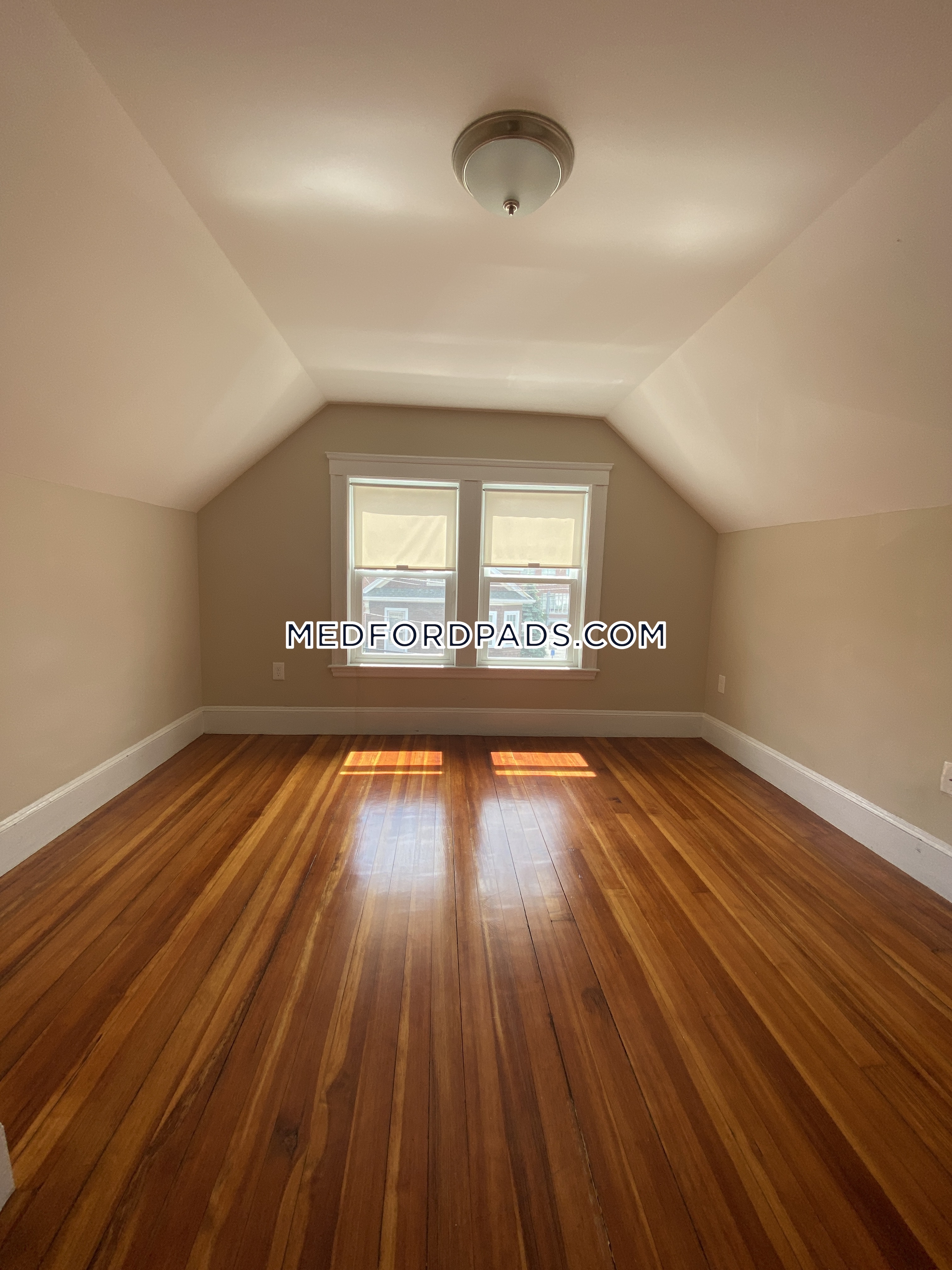 5 bed, 2 bath apartment for rent at 23 Berwick Rd Unit 2, Tufts University — photo 4 of 20