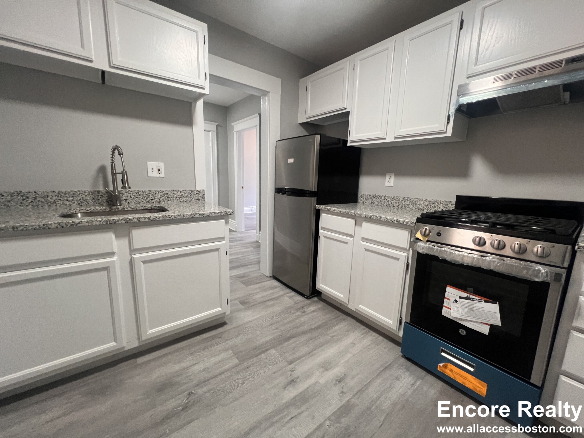 376 Riverway, Mission Hill