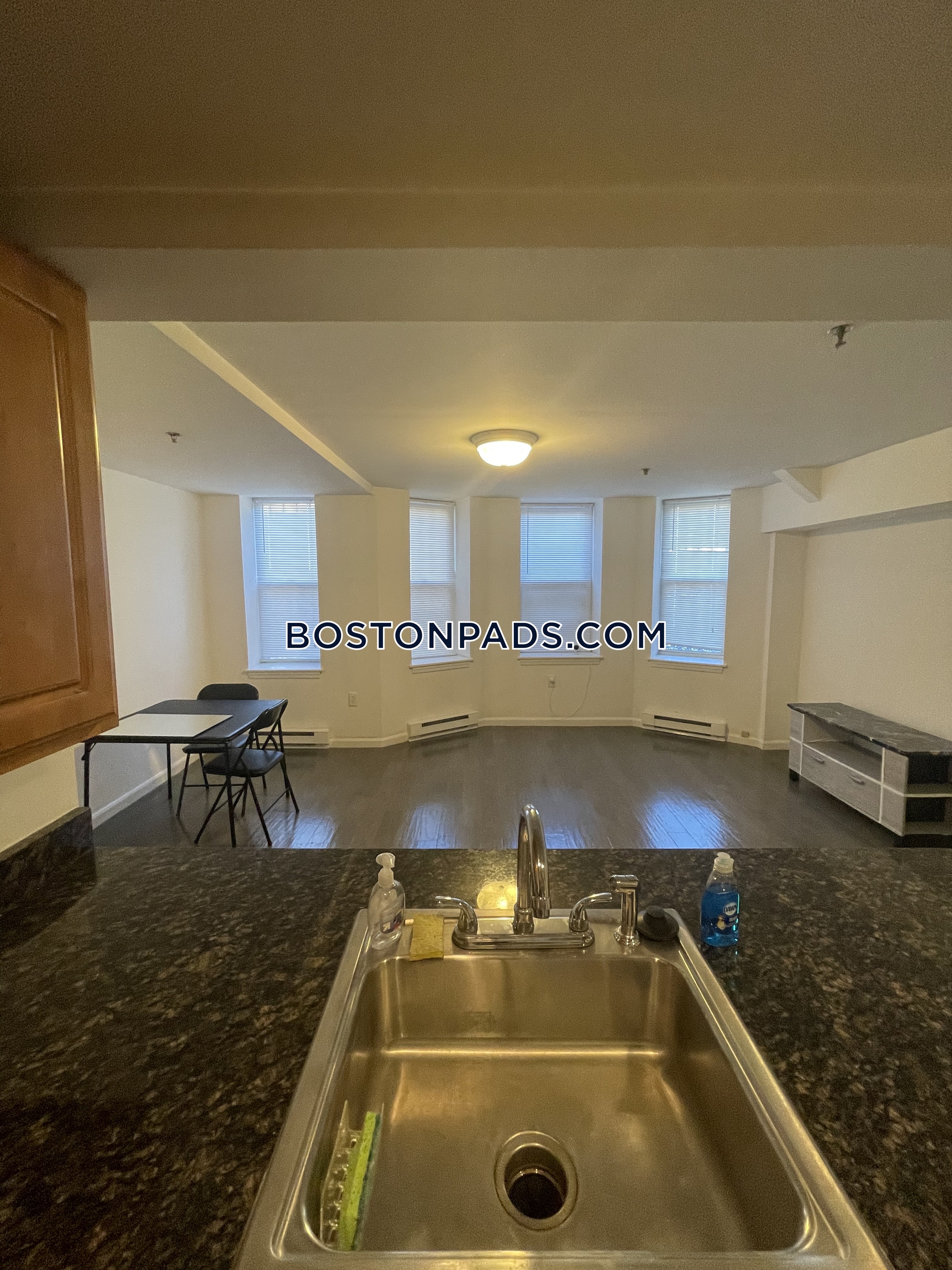 1 bed, 1 bath apartment for rent at 15 Queensberry St Unit Aa, Fenway — photo 2 of 8