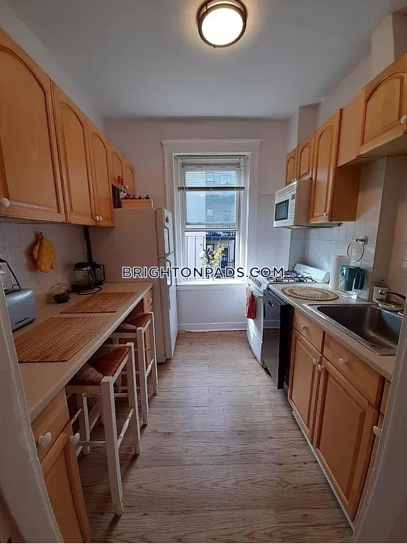 2 bed, 1 bath apartment for rent at 316 Summit Ave Unit 6, Brighton — photo 3 of 8